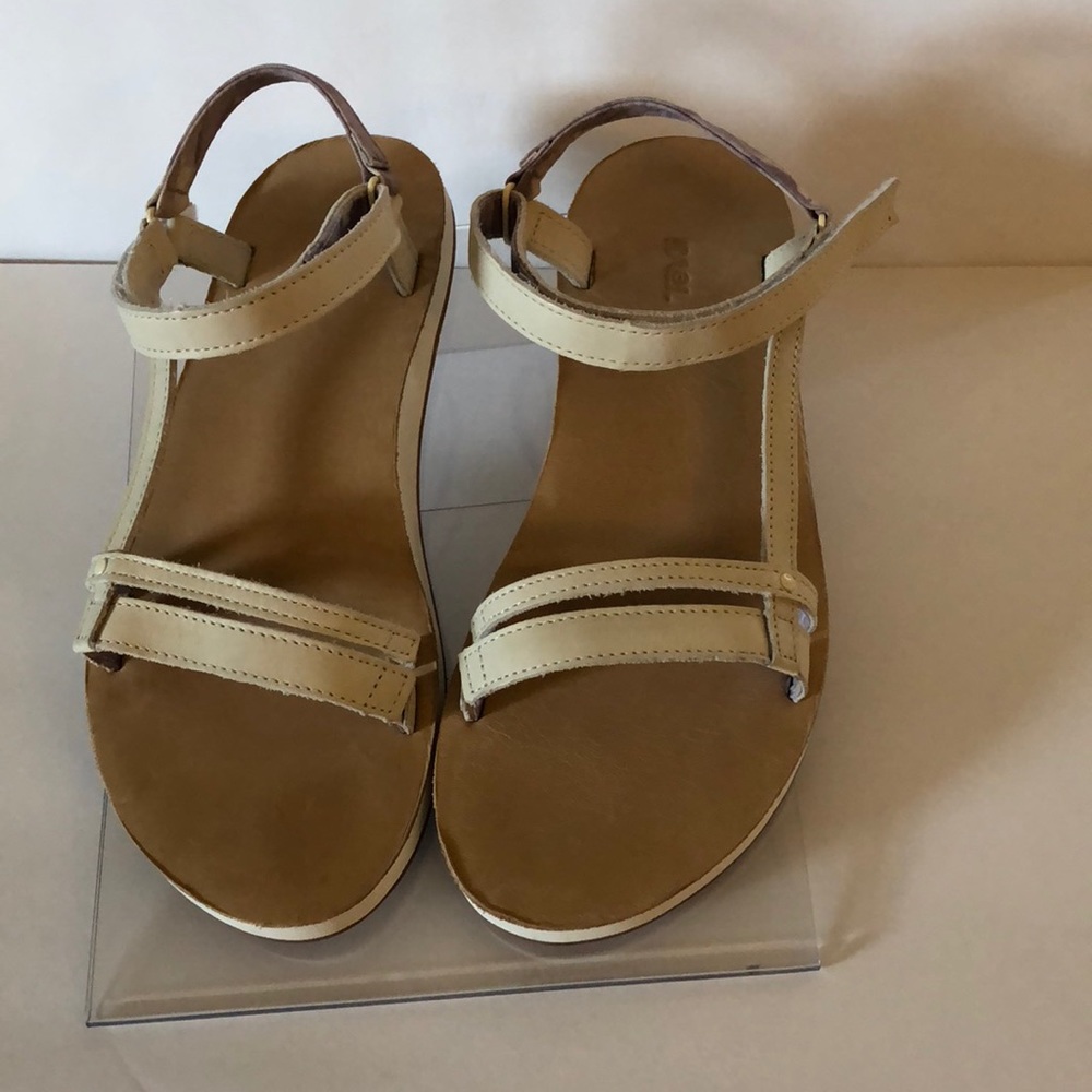 Tevas Womens sandals Size 9 Tan Beige